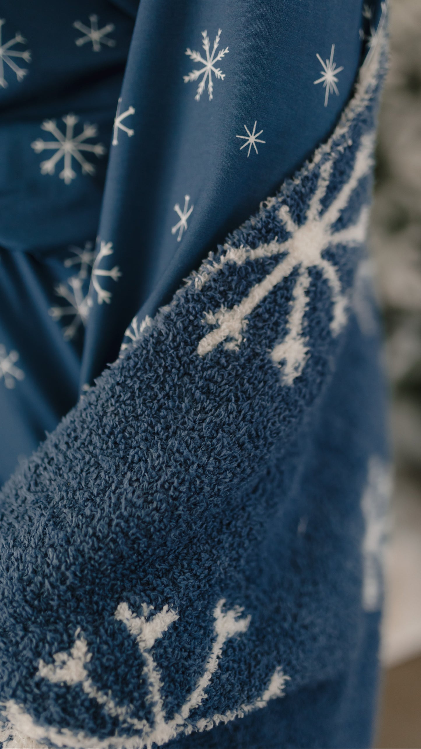 Youth Plush Throw Blanket in Snowflakes