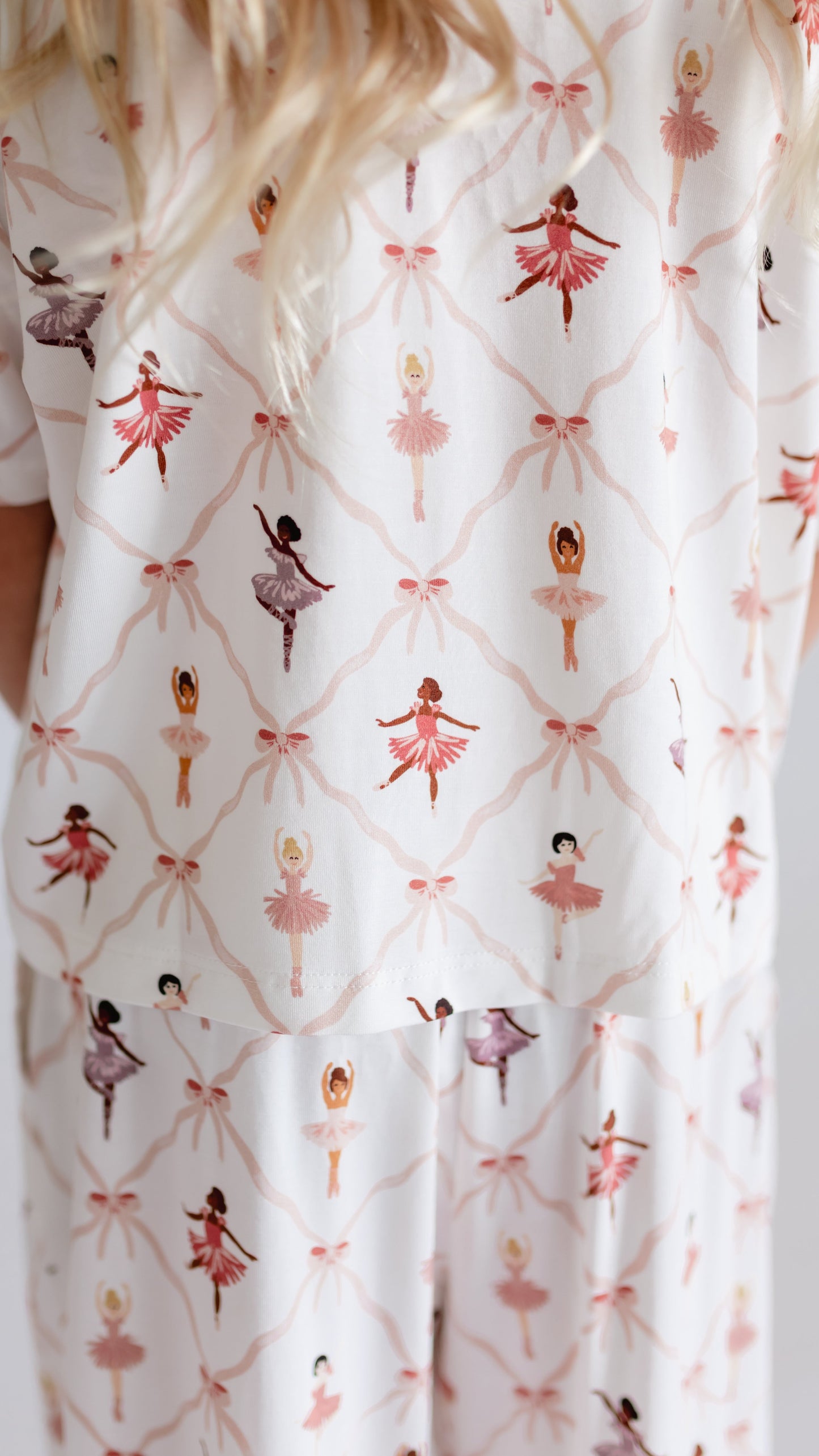 Girl's T-shirt and Pants Set in Dance