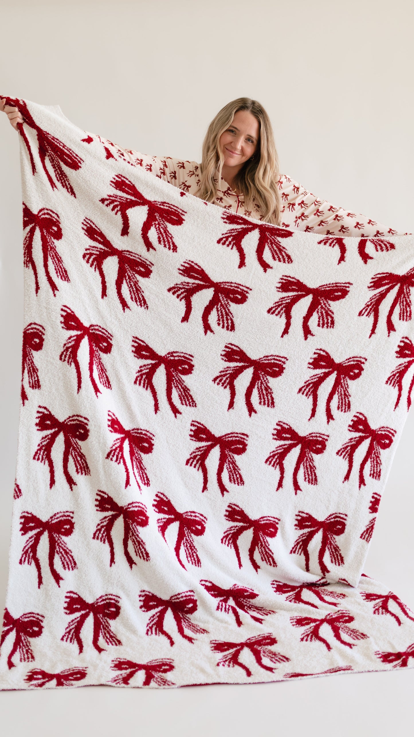 Adult Plush Throw Blanket in Classic Bows