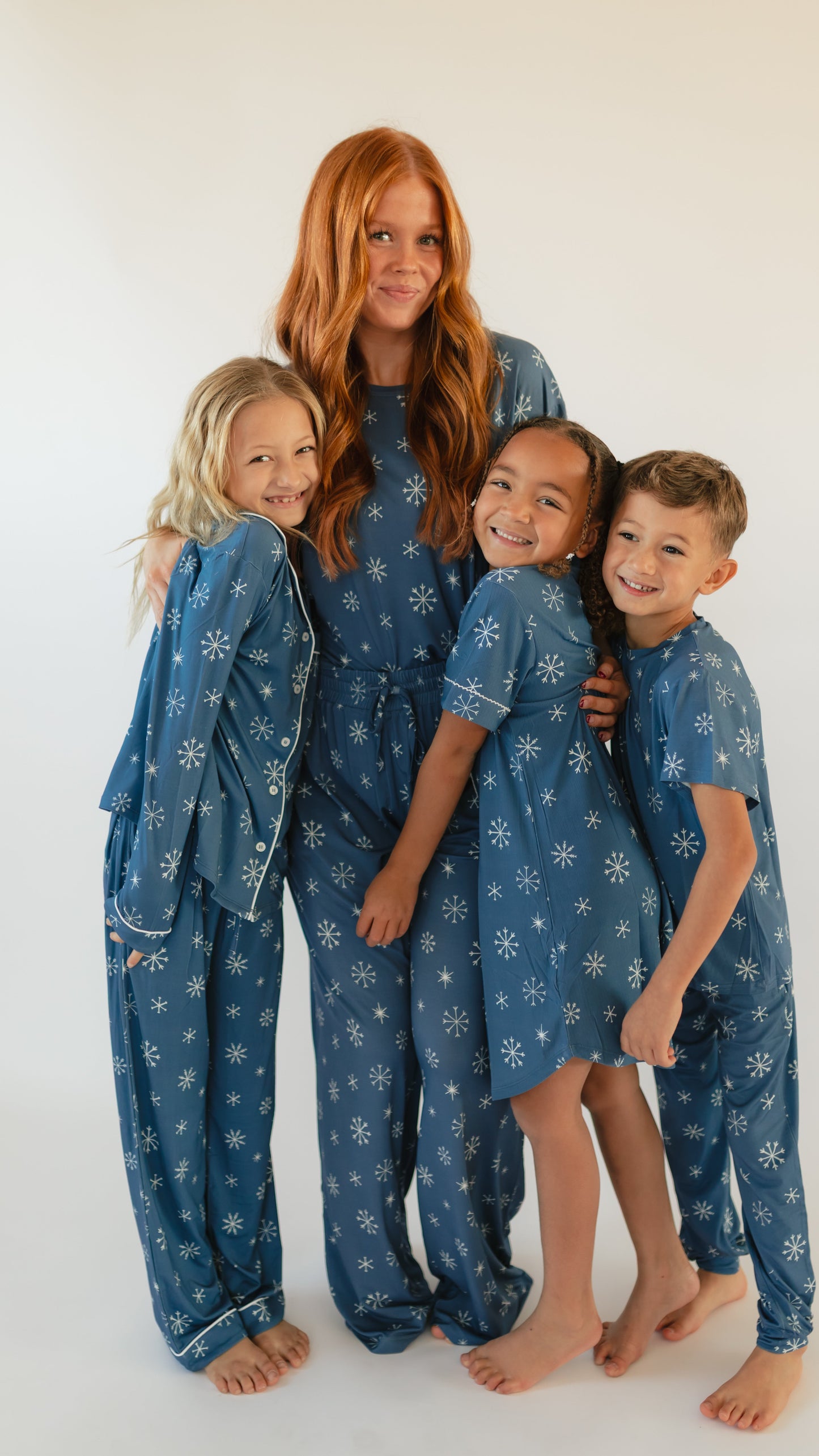 Women's T-Shirt and Pants Set in Snowflakes