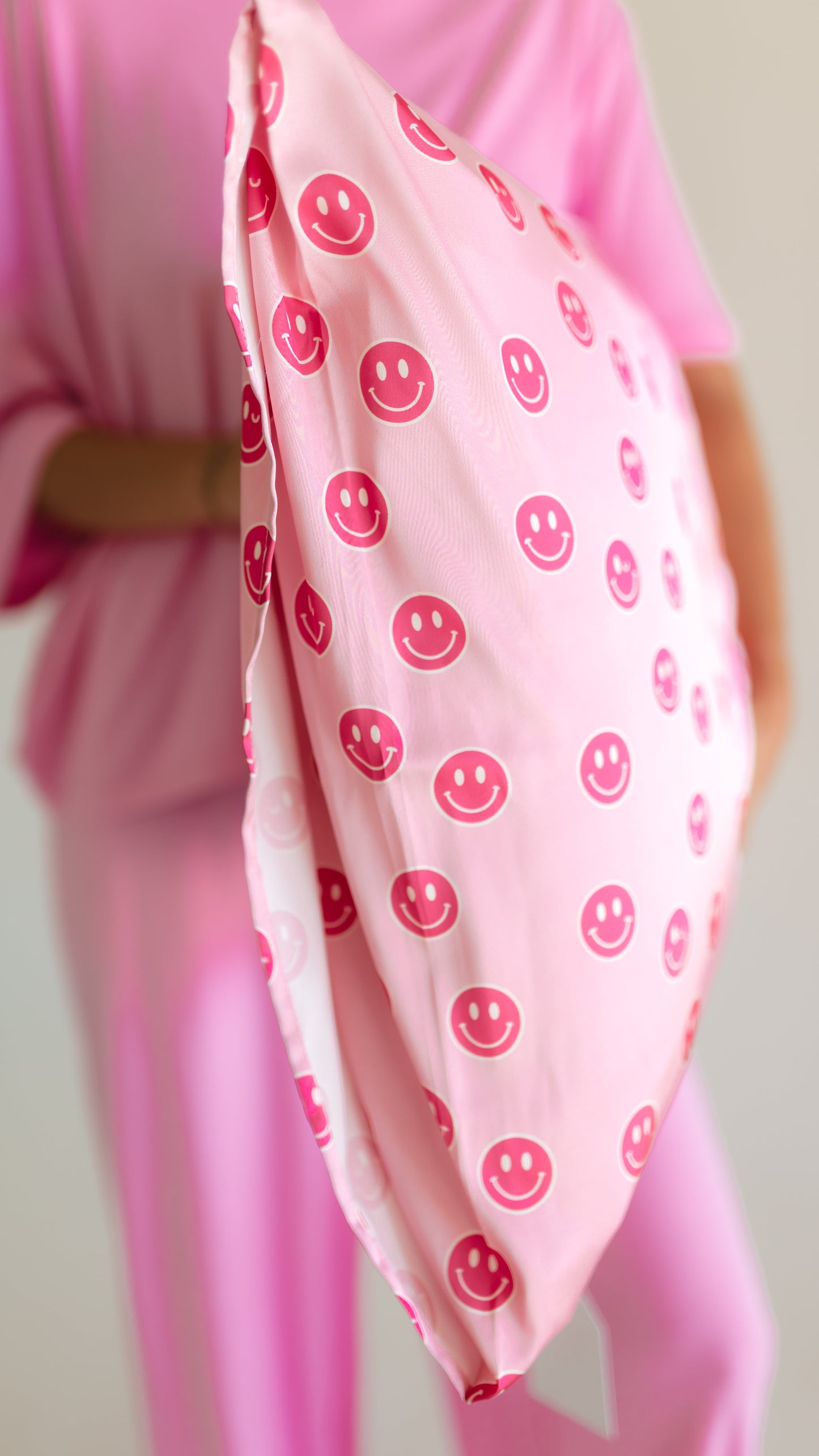 Satin Pillowcase in Pink Smileys
