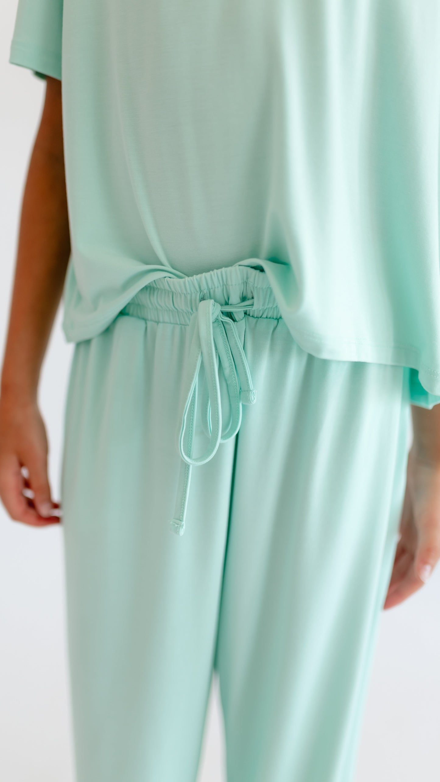 Girl's T-Shirt and Pants Set in Seafoam