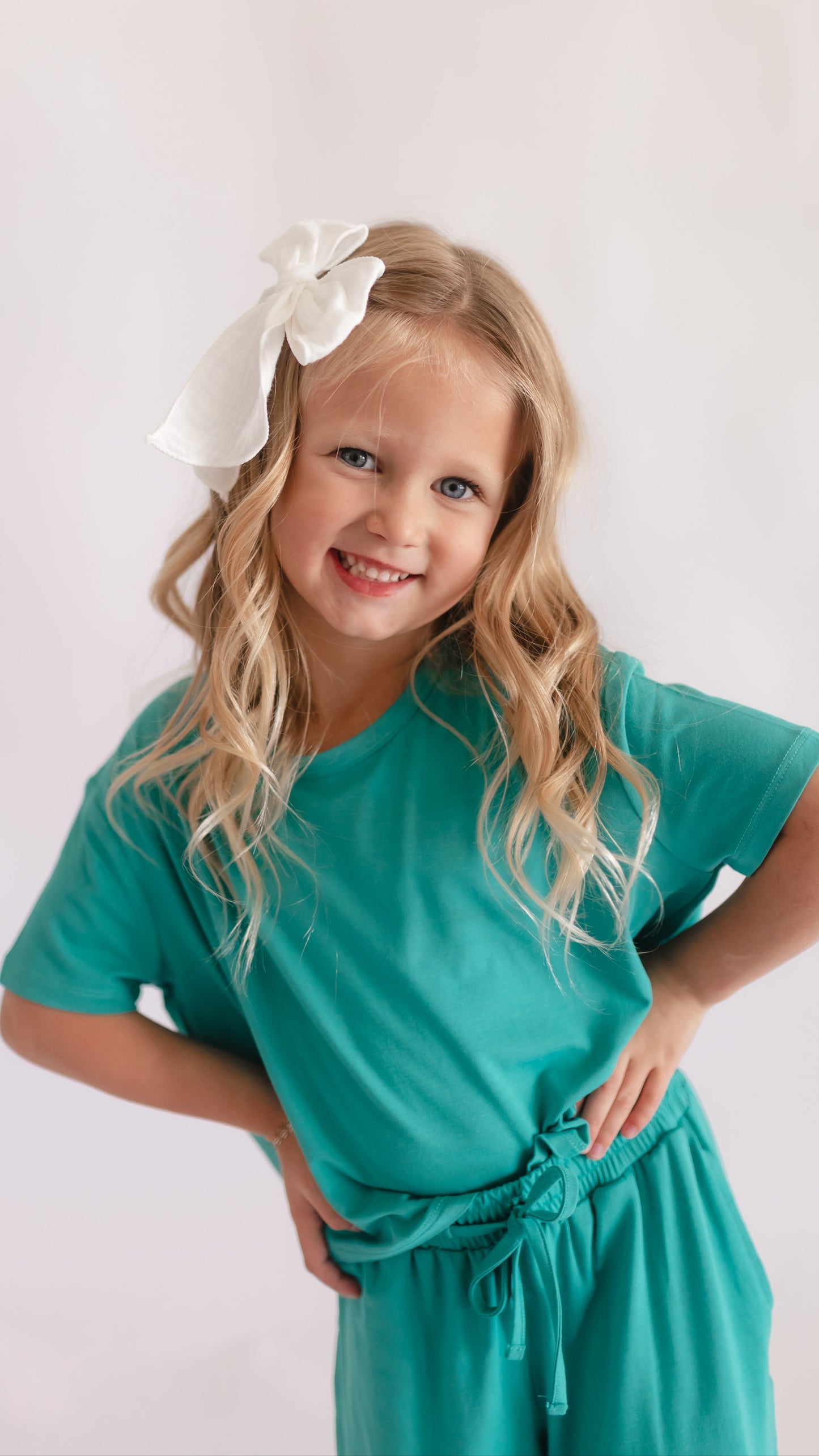 Girl's T-Shirt and Pants Set in Teal