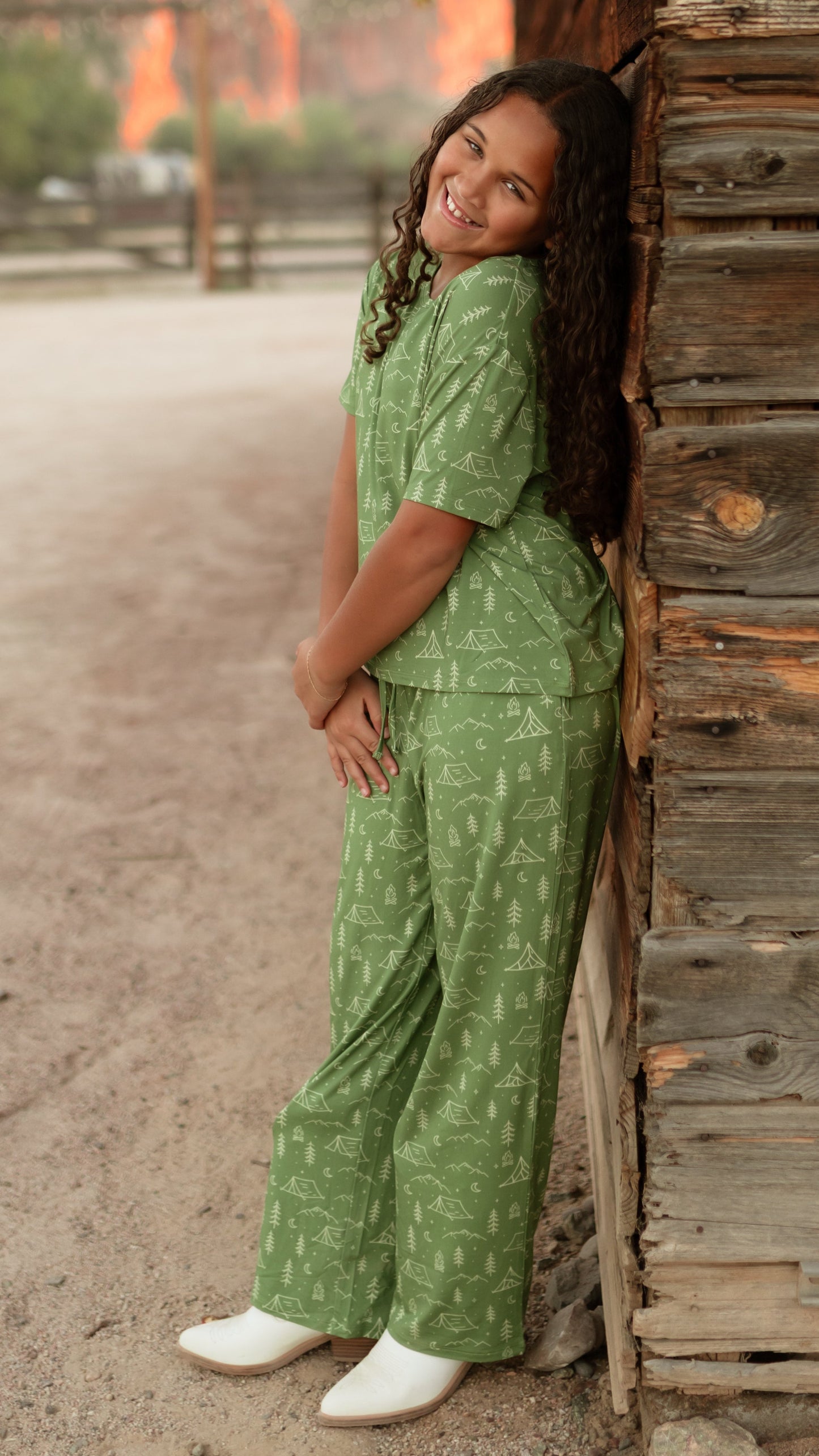 Girl's T-Shirt and Pants Set in Starry Pines