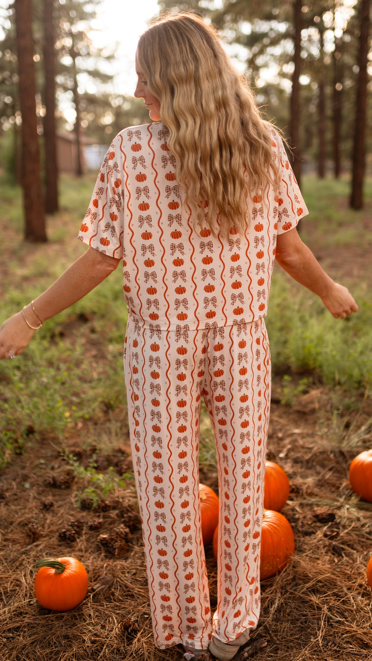 Women's T-Shirt and Pants Set in Bows and Pumpkins