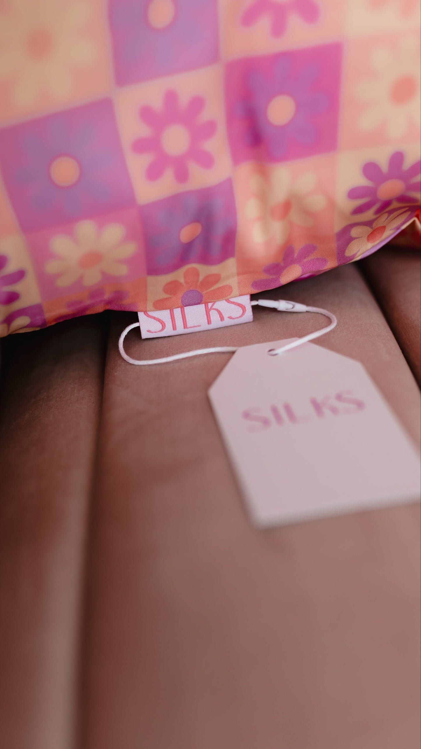 Satin Pillowcase in Checkered Flowers