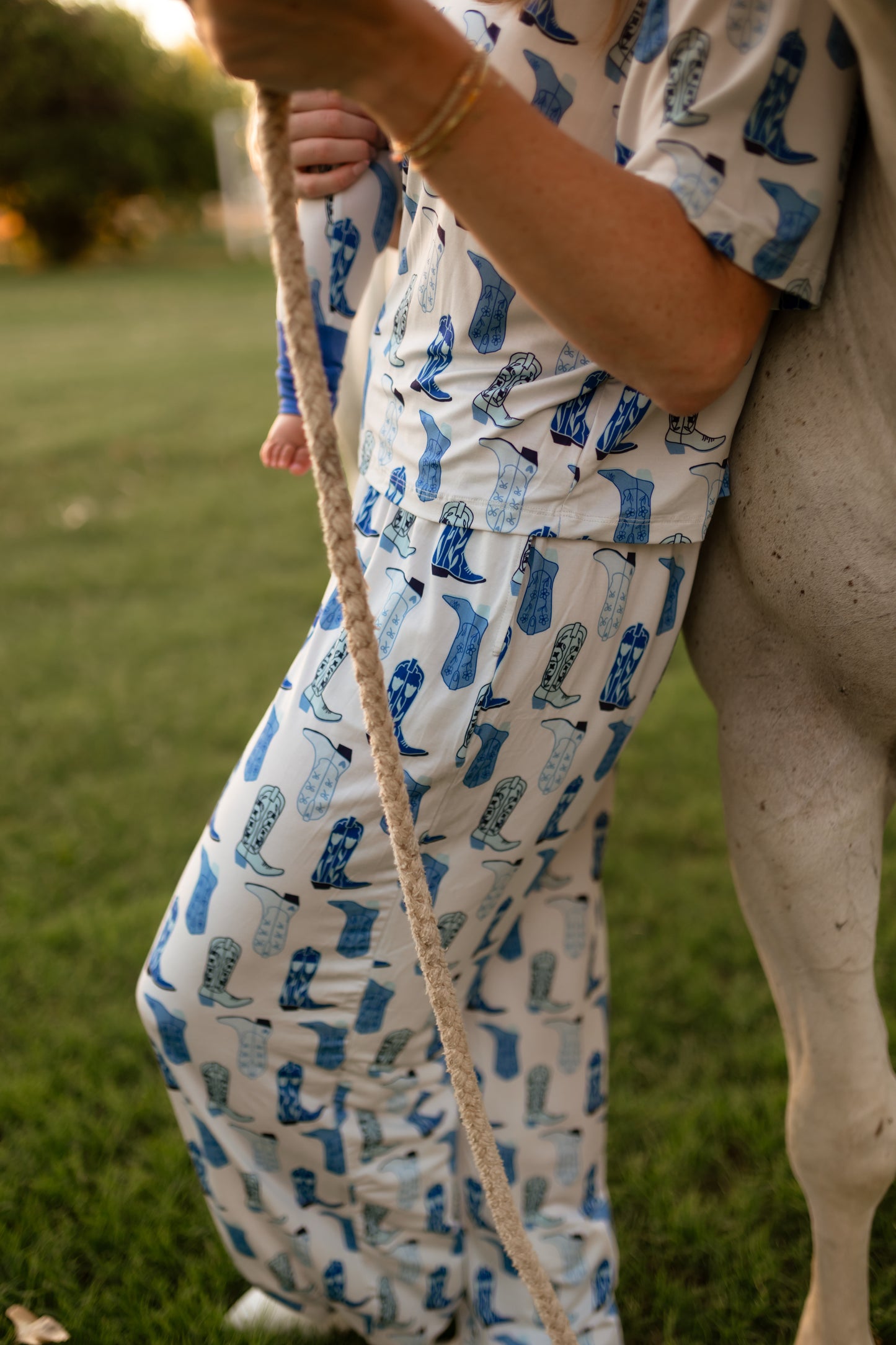 Women’s T-Shirt and Pants Set In Blue Western Boots