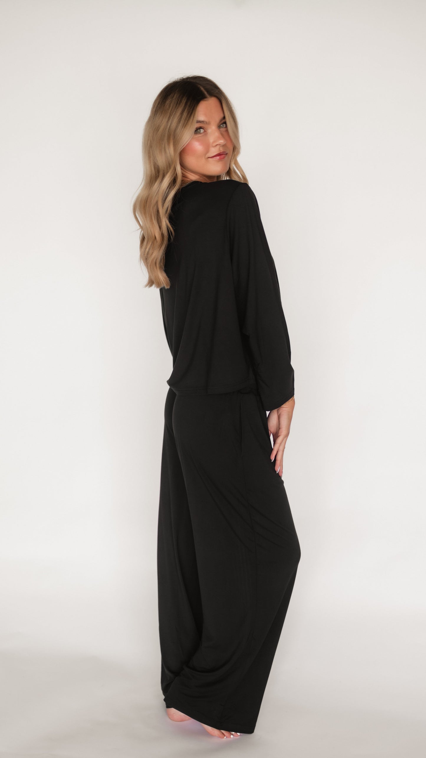 Women's Long Sleeve and Pants Set In Solid Black
