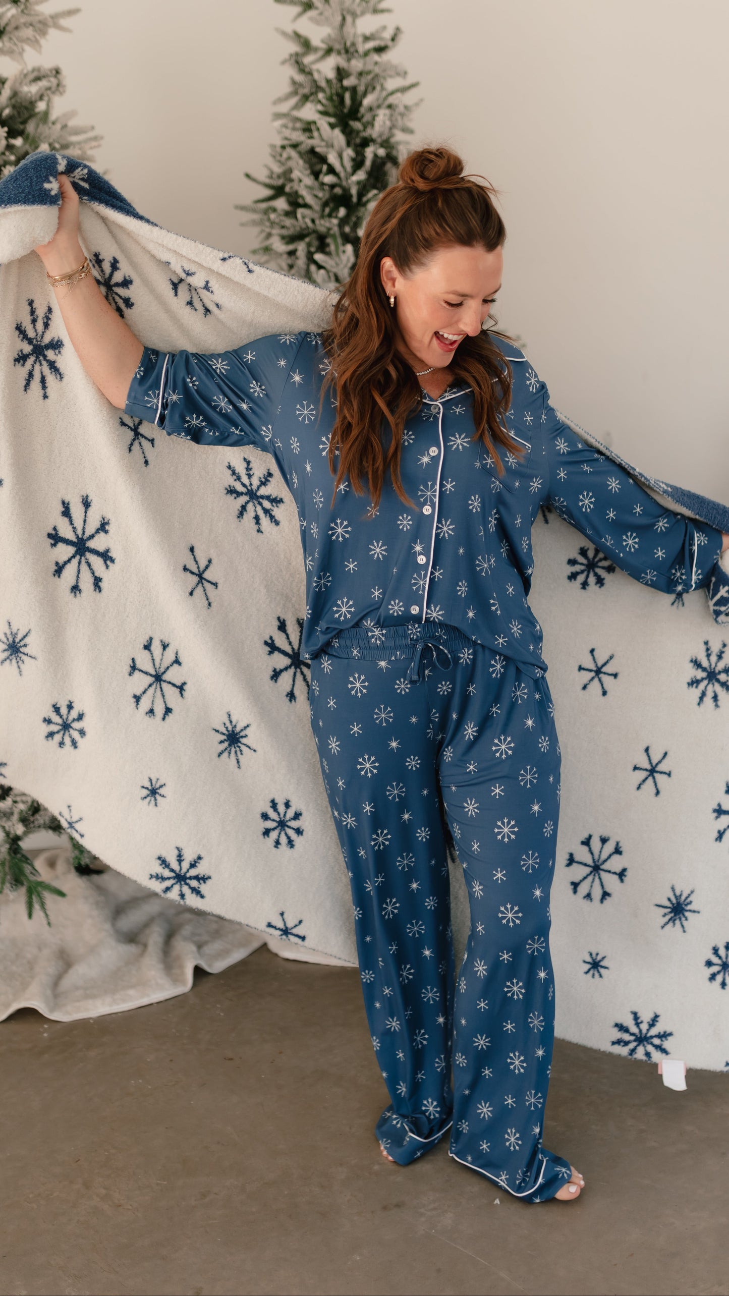 Adult Plush Throw Blanket in Snowflakes