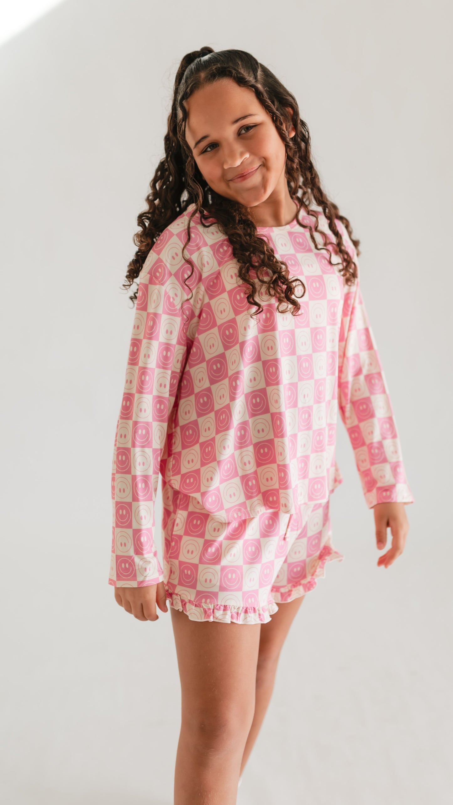 Girl's Long Sleeve and Ruffle Shorts Set in Checkered Smileys