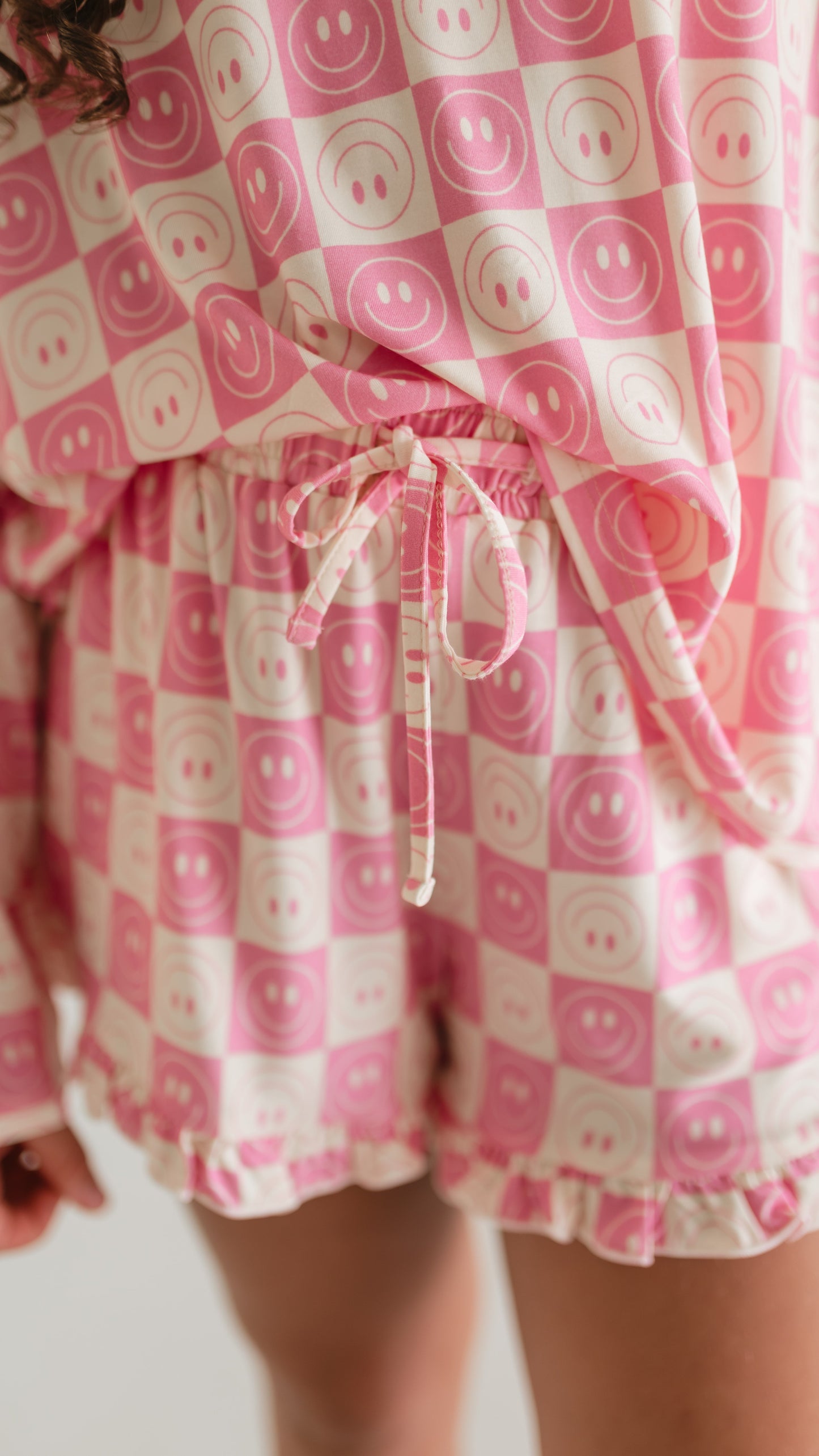 Girl's Long Sleeve and Ruffle Shorts Set in Checkered Smileys