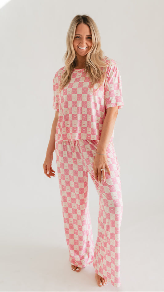 Women's T-Shirt and Pants Set in Checkered Smileys