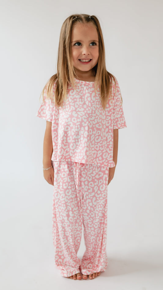 Girl's T-Shirt and Pants Set in Pink Leopard