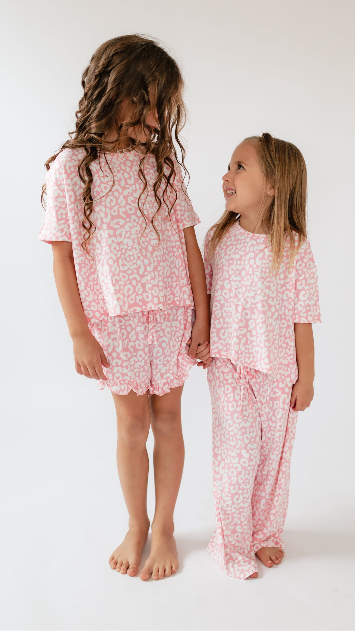 Girl's T-Shirt and Pants Set in Pink Leopard