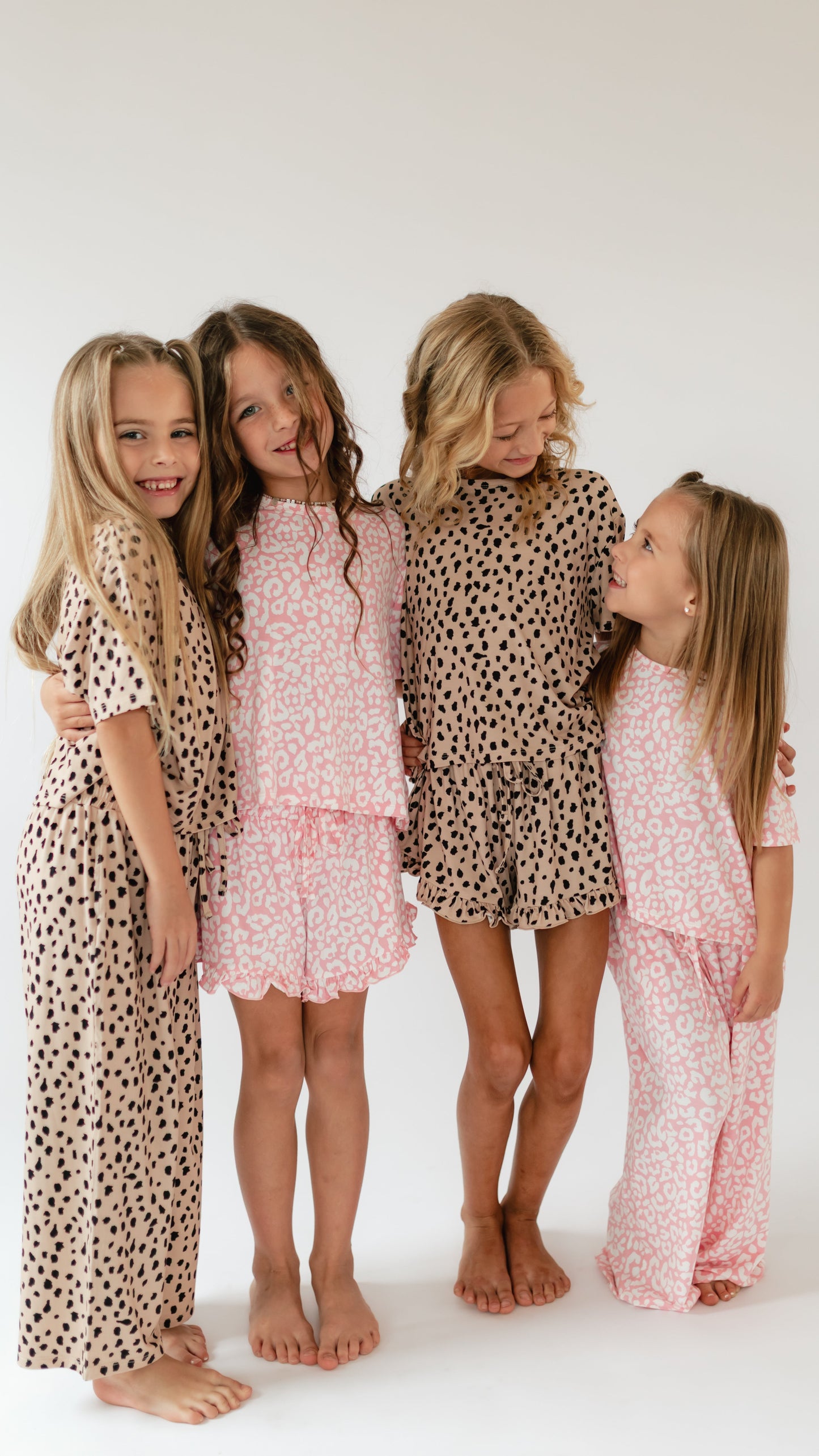 Girl's T-Shirt and Pants Set in Pink Leopard