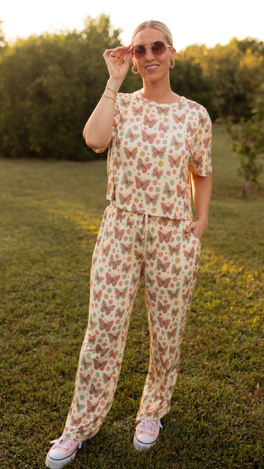 Women's T-Shirt and Pants Set in Groovy Butterfly