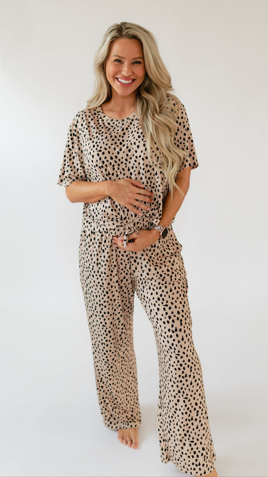 Women's T-Shirt and Pants Set in Brown Cheetah
