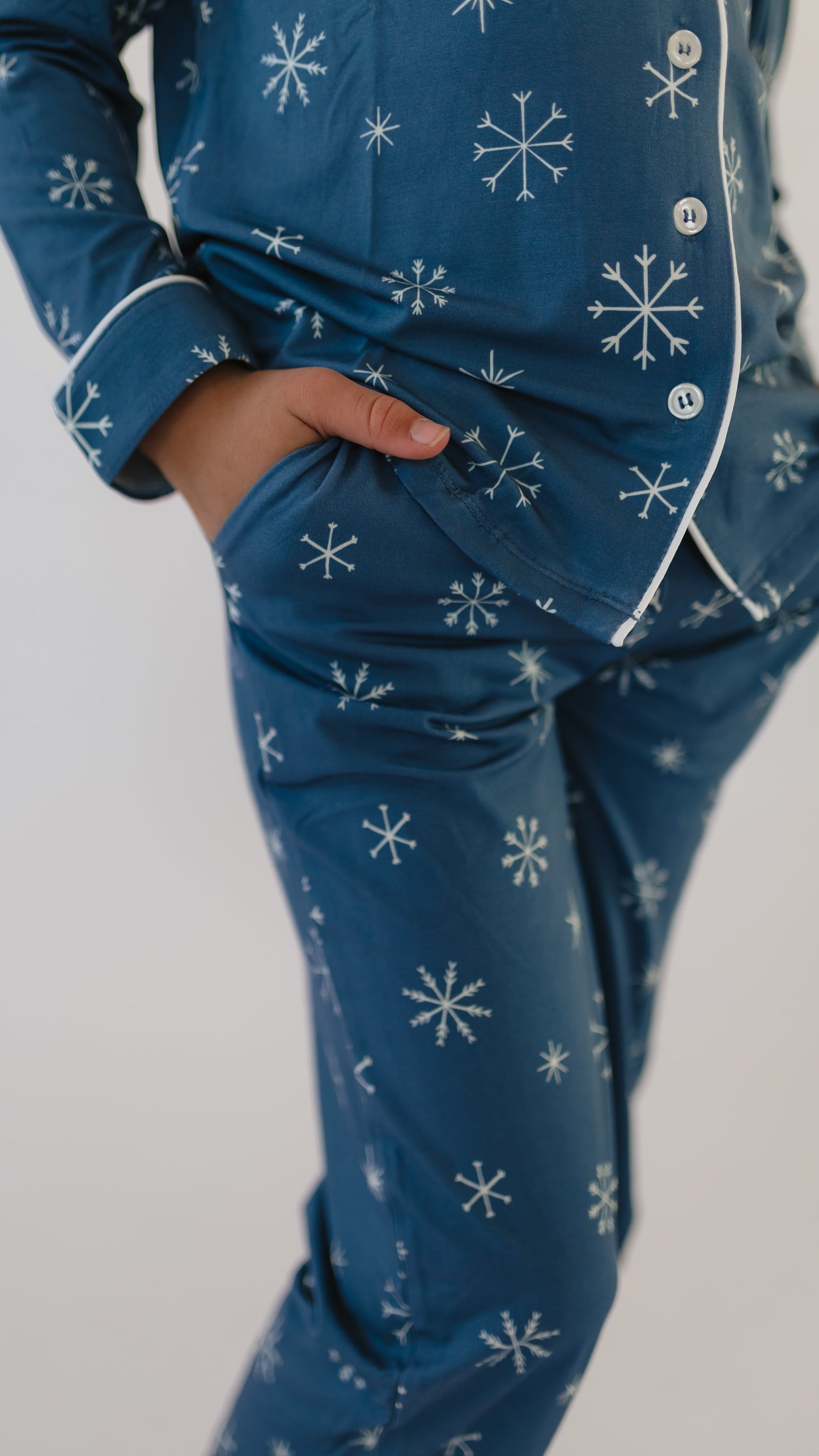 Girl's Button Up Set in Snowflakes