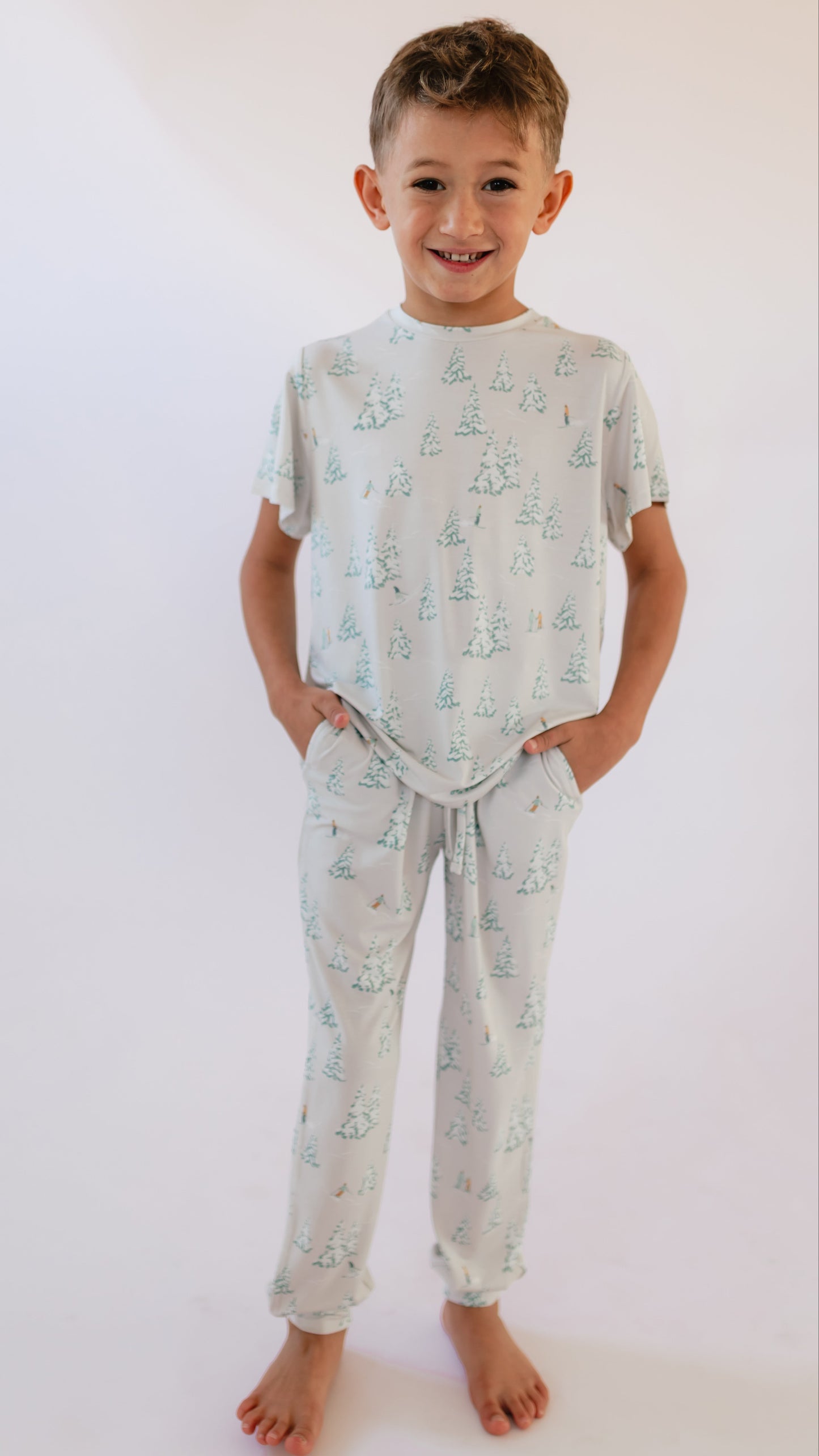 Youth Jogger Set In Ski Trip