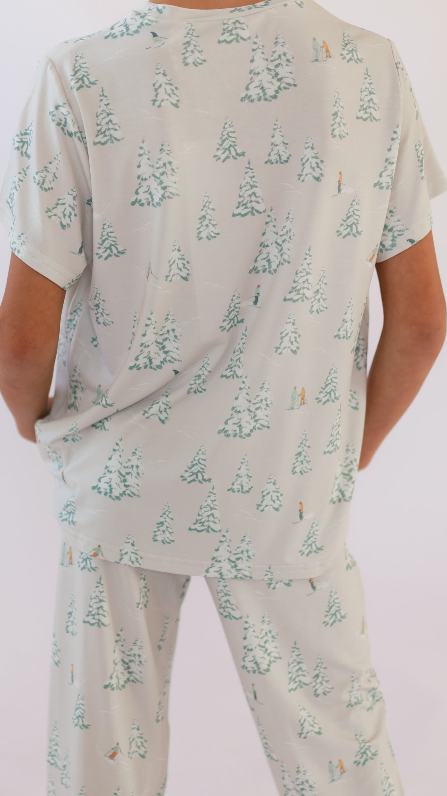 Youth Jogger Set In Ski Trip