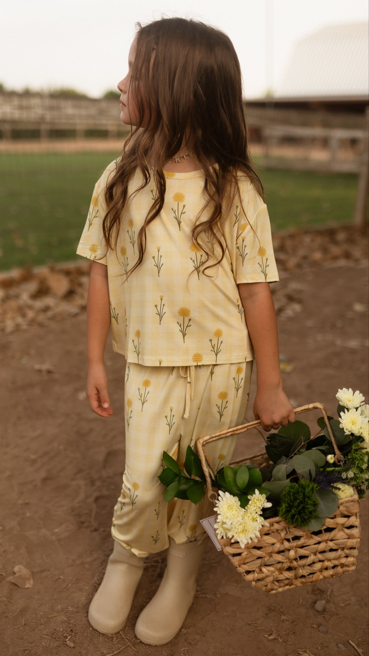 Girl's T-shirt and Pants Set in Nora