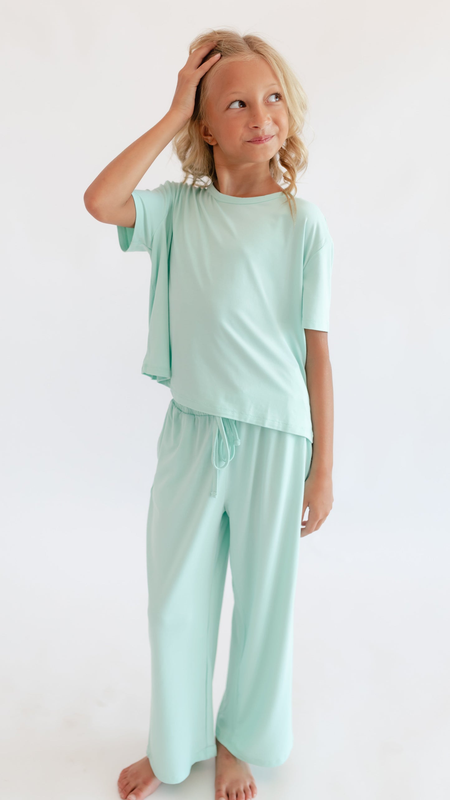 Girl's T-Shirt and Pants Set in Seafoam