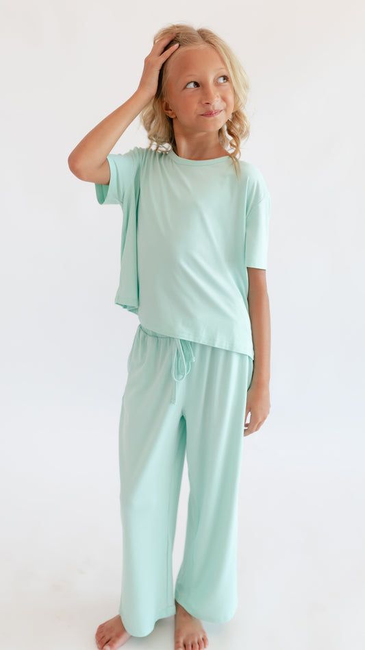 Girl's T-Shirt and Pants Set in Seafoam