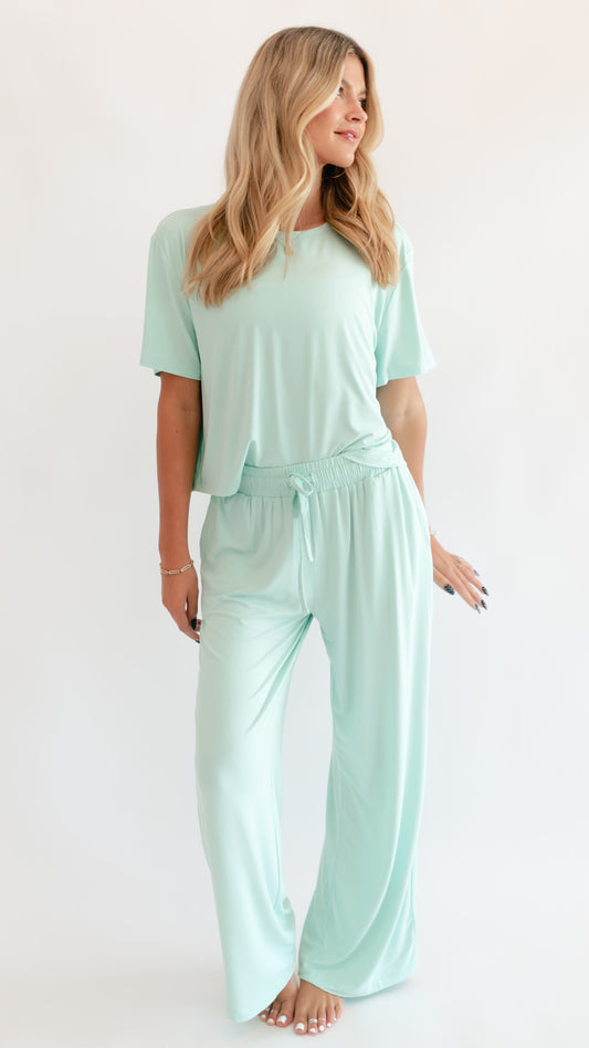 Women's T-Shirt and Pants Set in Seafoam