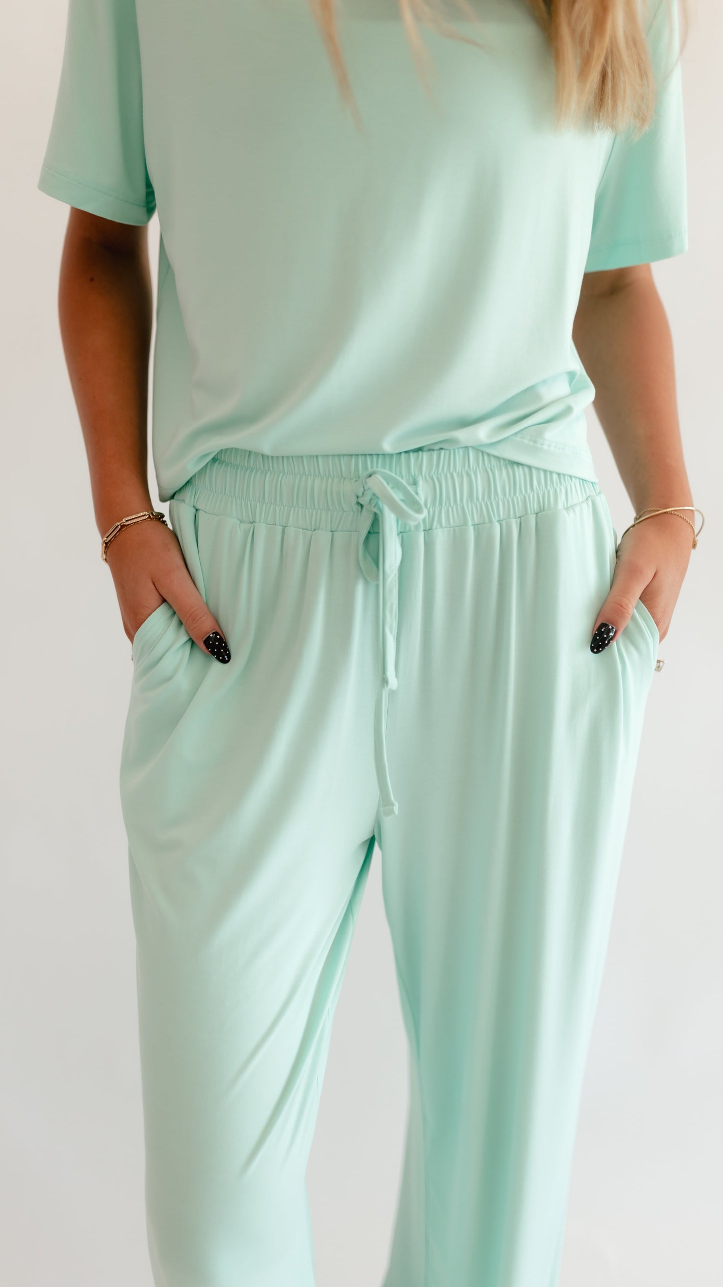Women's T-Shirt and Pants Set in Seafoam