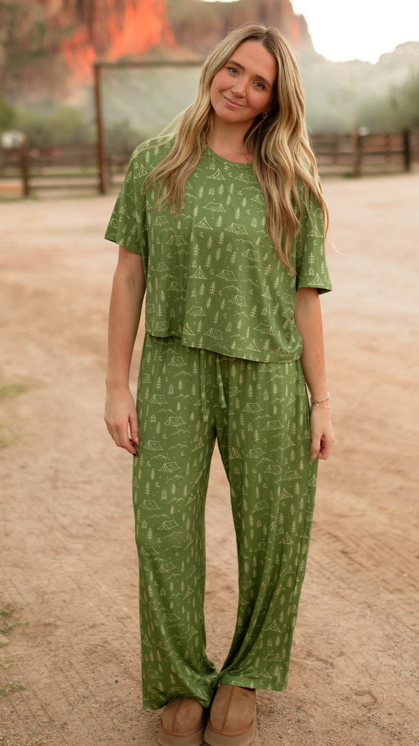 Women's T-Shirt and Pants Set in Starry Pines