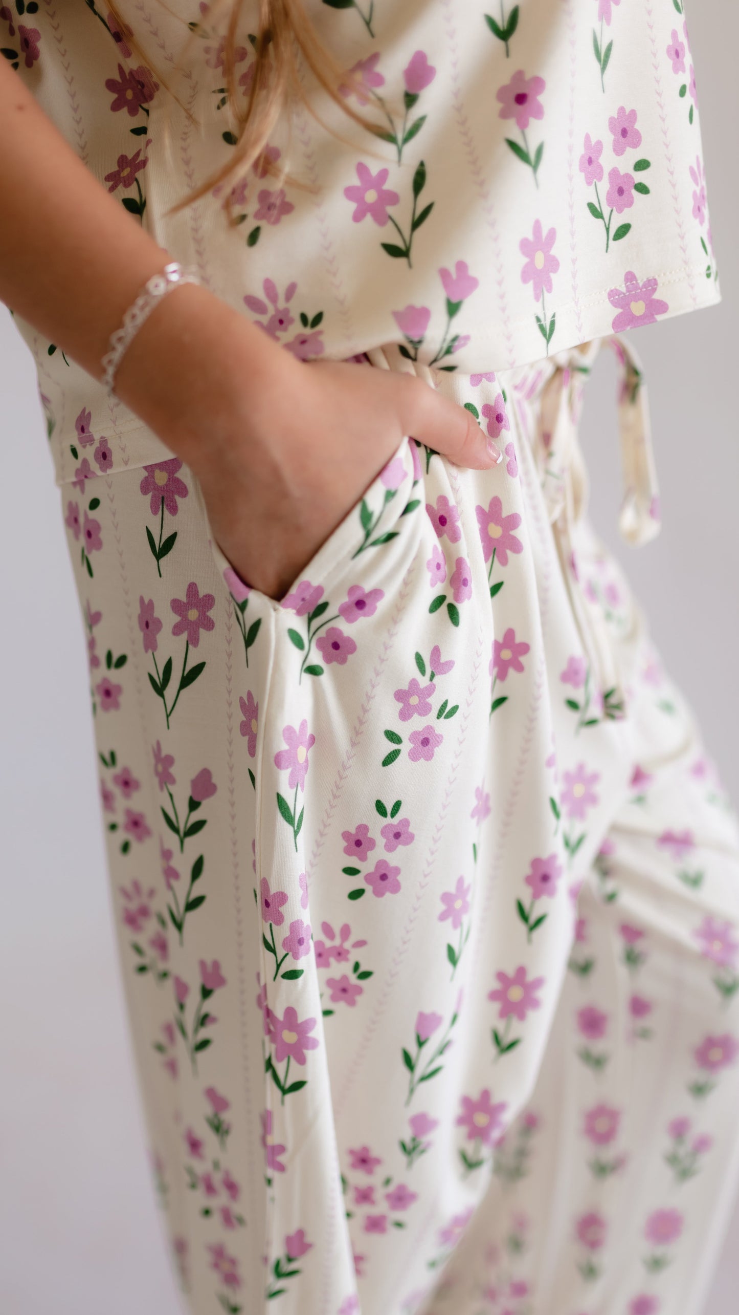 Girl's T-Shirt and Pants Set in Purple Floral