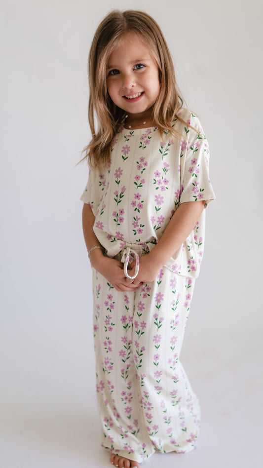 Girl's T-Shirt and Pants Set in Purple Floral