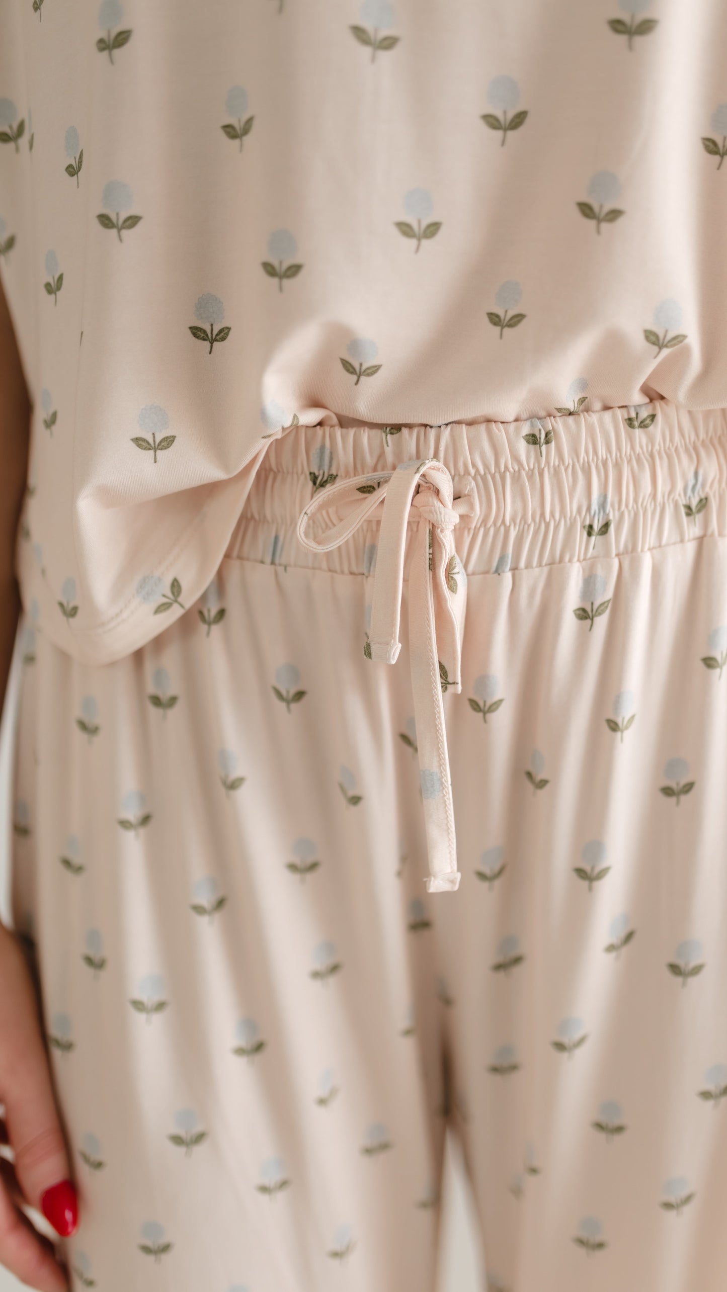 Women's T-Shirt and Pants Set in Hydrangea Dream