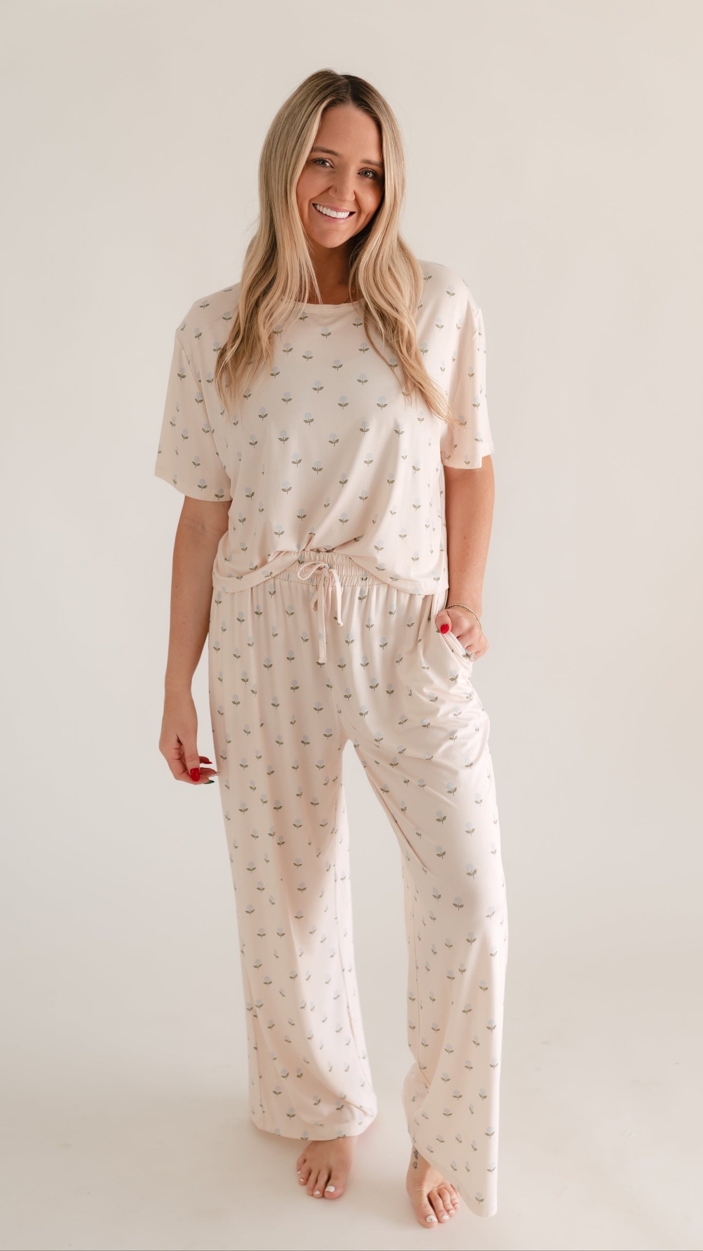 Women's T-Shirt and Pants Set in Hydrangea Dream