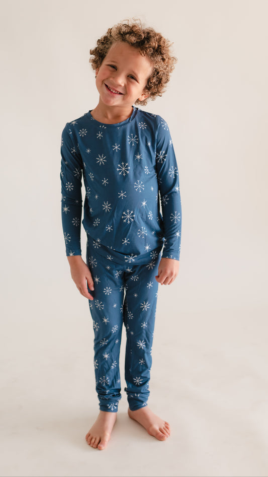 Youth Pajama Set in Snowflakes