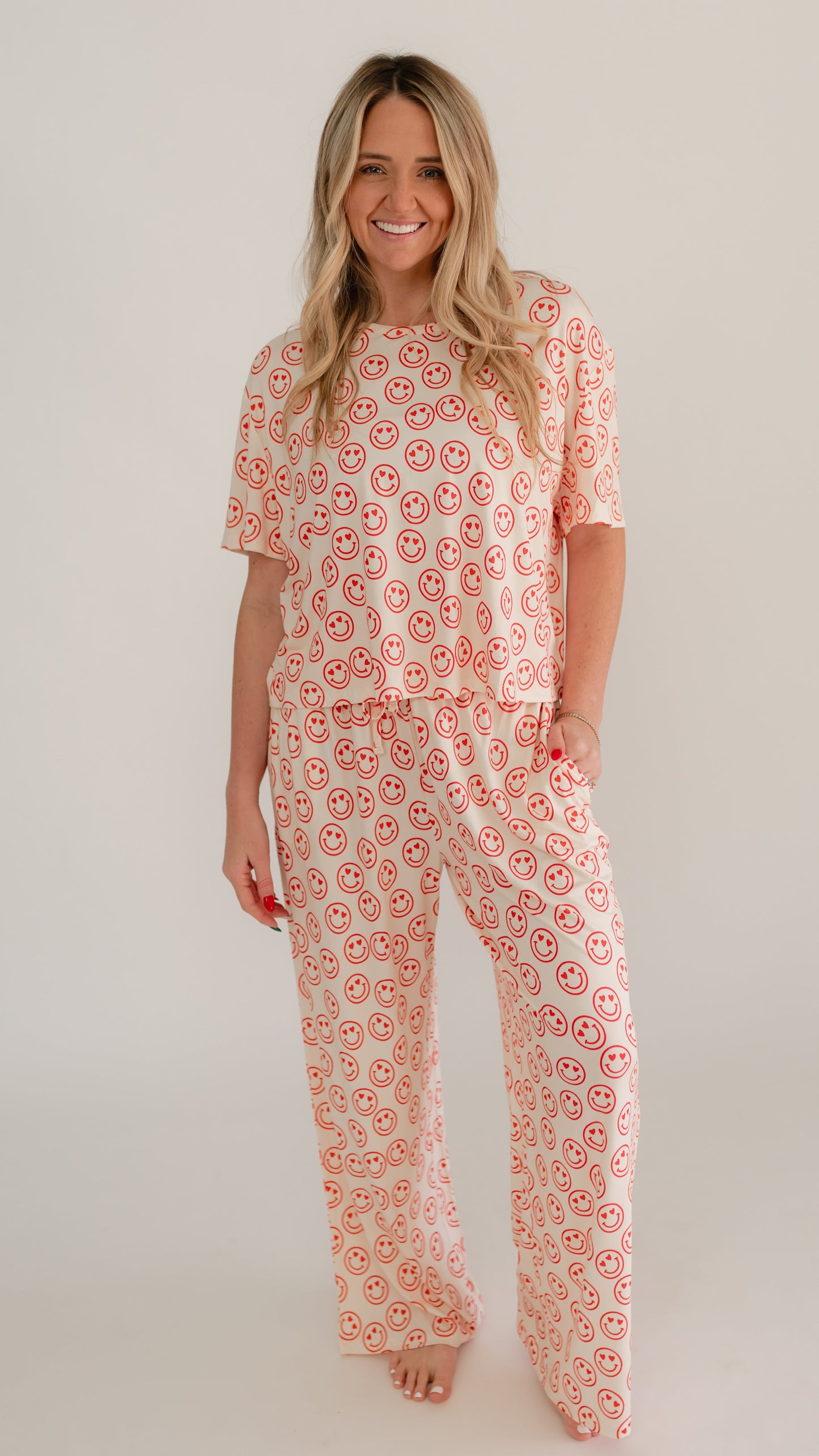 Women's T-Shirt and Pants Set in Heart Smileys