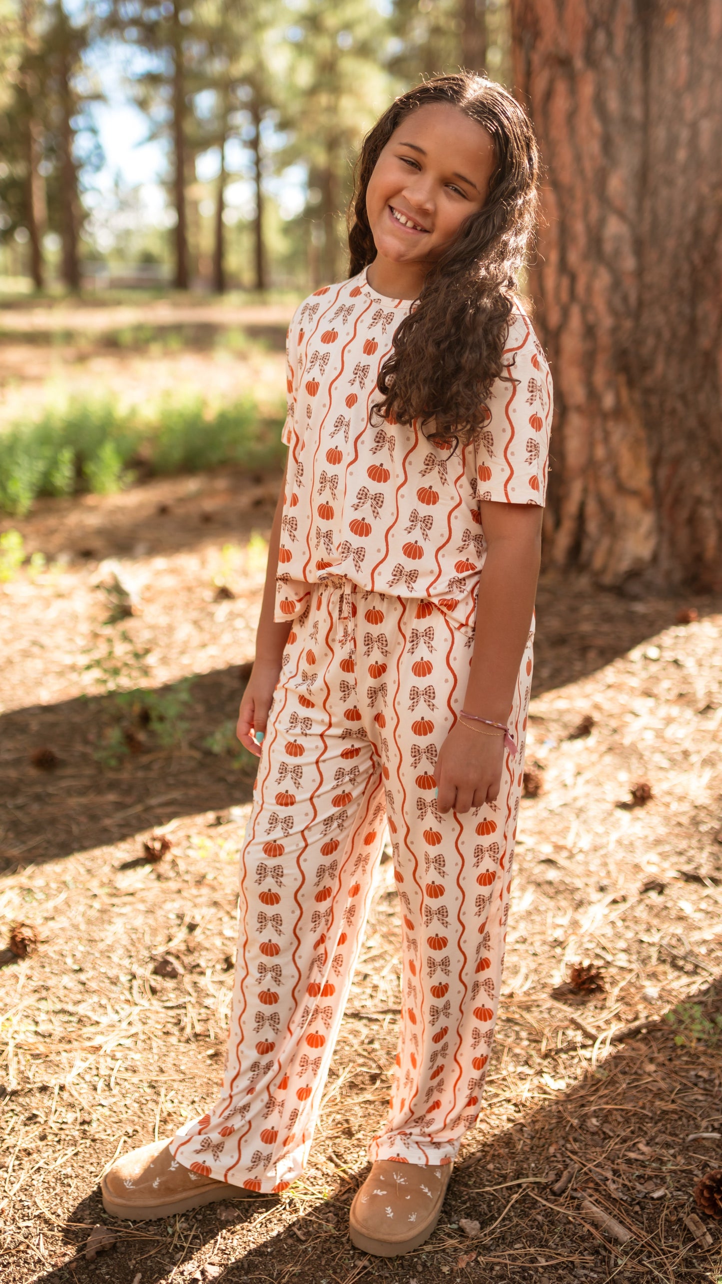 Girl's T-Shirt and Pants Set in Bows and Pumpkins