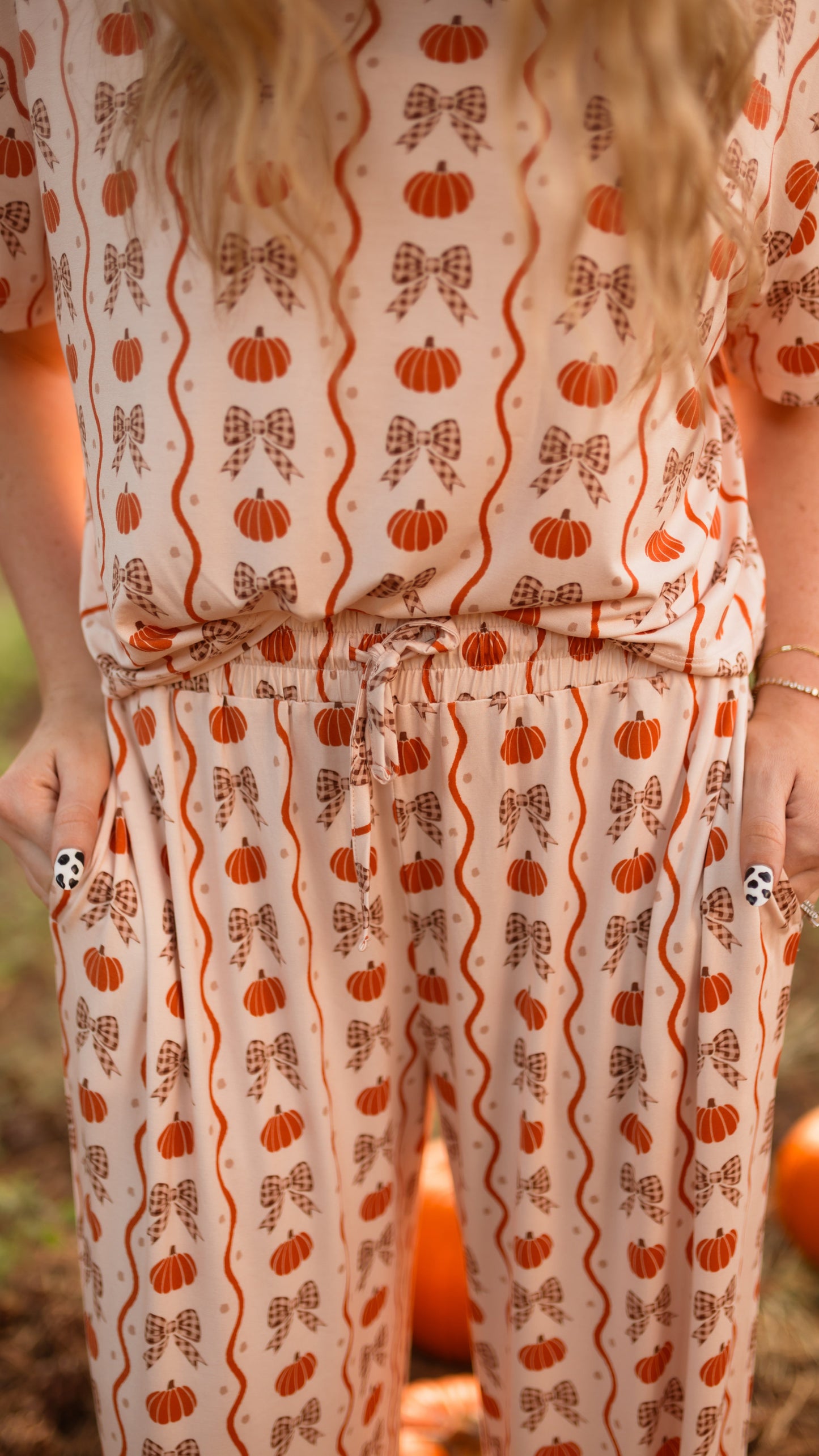 Women's T-Shirt and Pants Set in Bows and Pumpkins