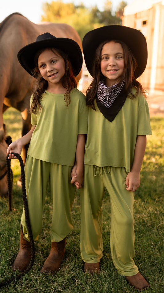 Girl's T-Shirt and Pants Set in Olive Green