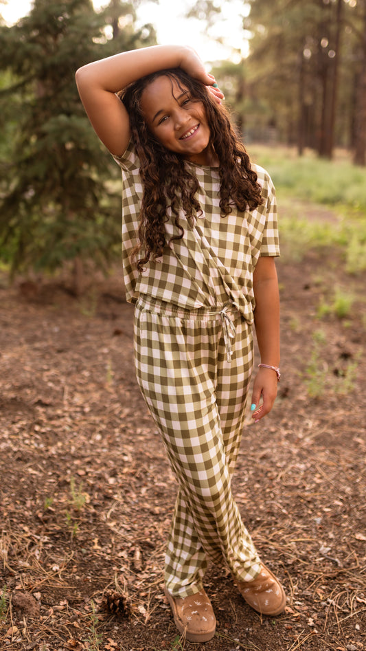 Girl's T-Shirt and Pants Set in Green Gingham
