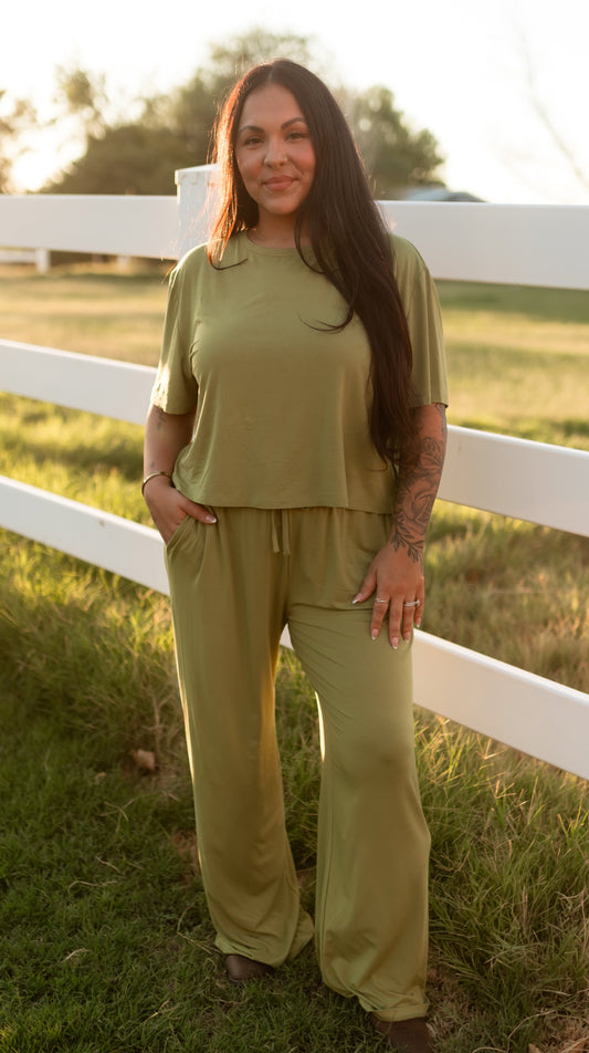 Women's T-Shirt and Pants Set in Olive Green