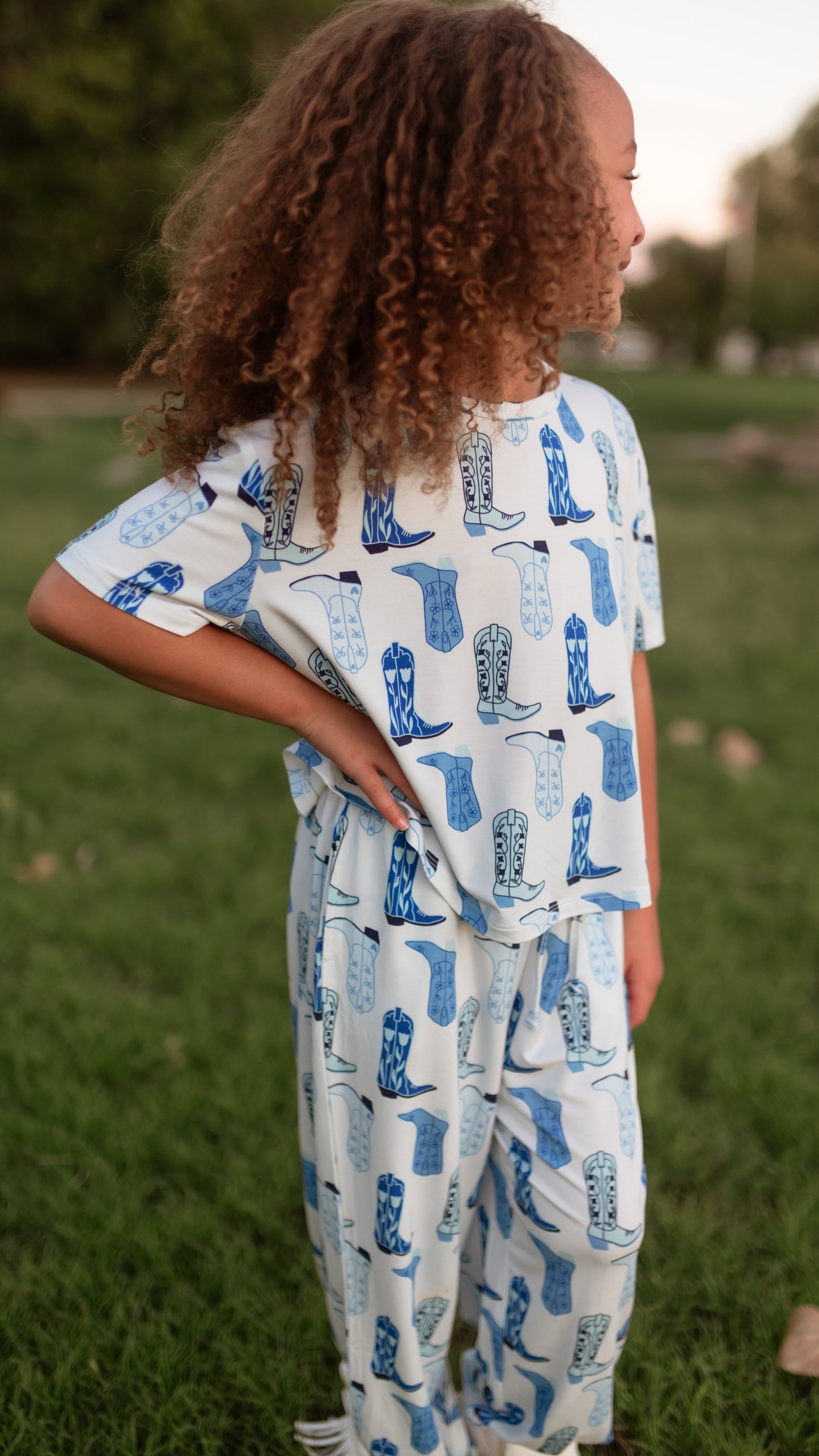 Girl's T-shirt and Pants Set in Blue Western Boots