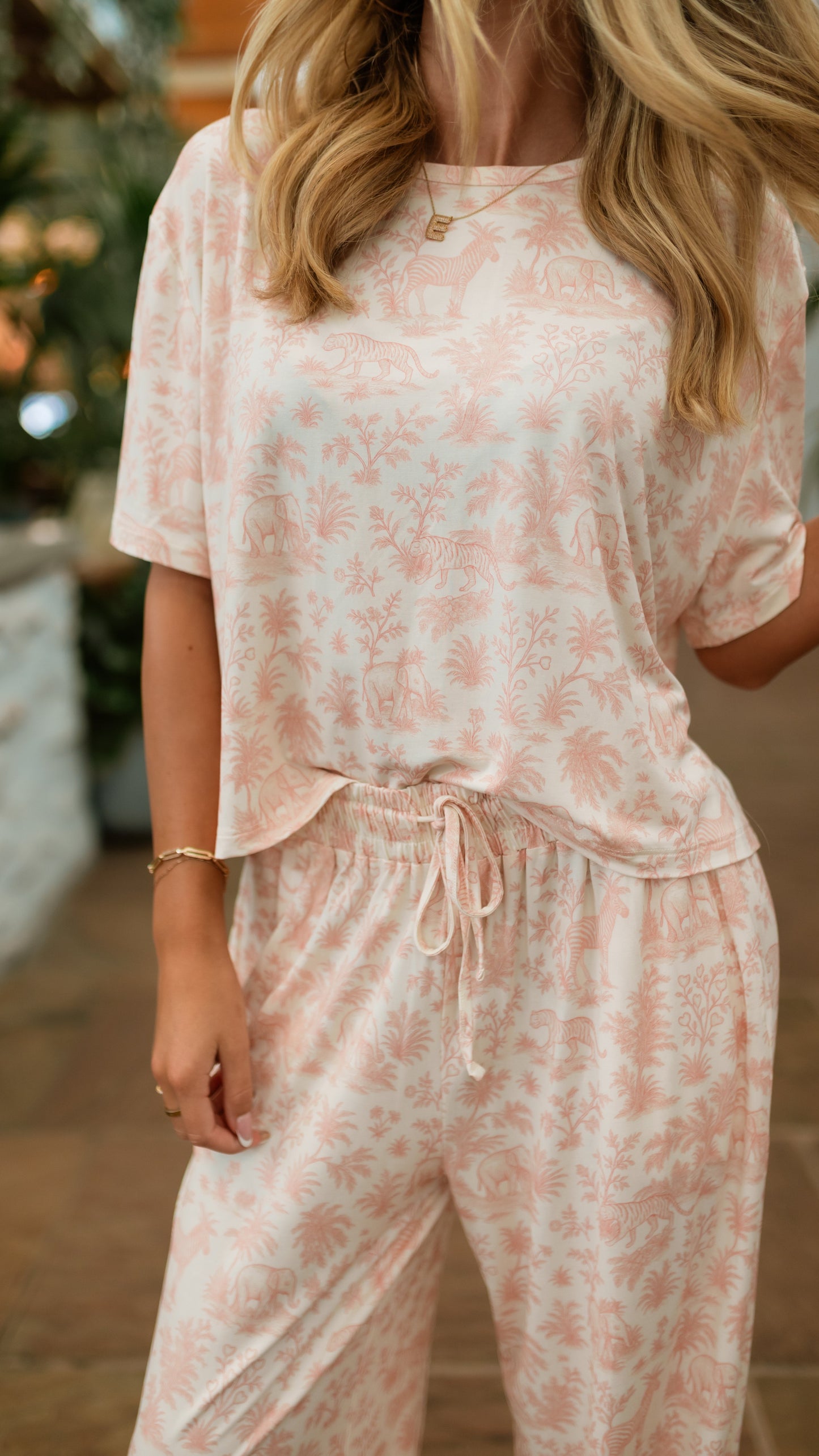 Women’s T-Shirt and Pants Set In Pink Safari