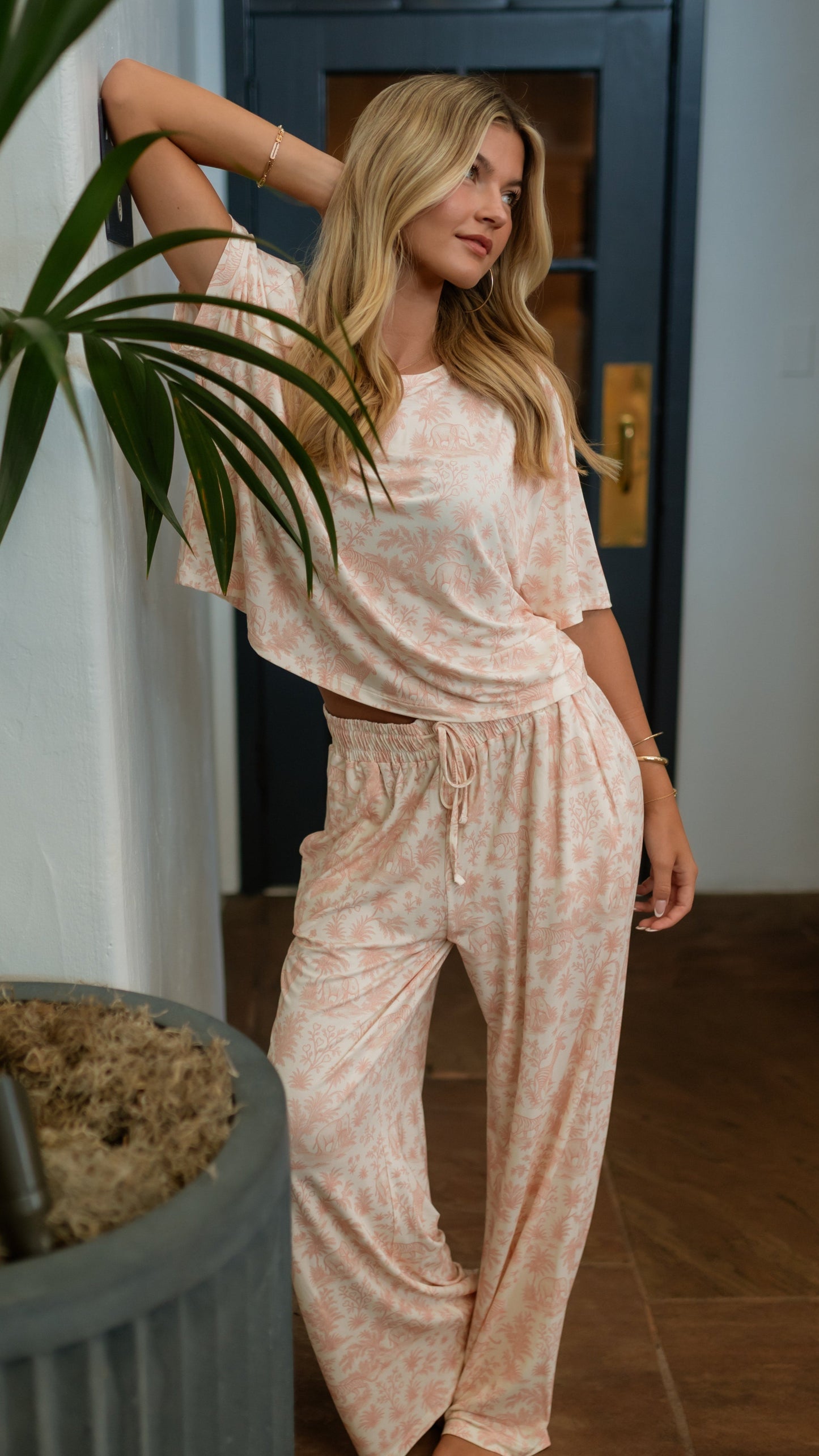 Women’s T-Shirt and Pants Set In Pink Safari