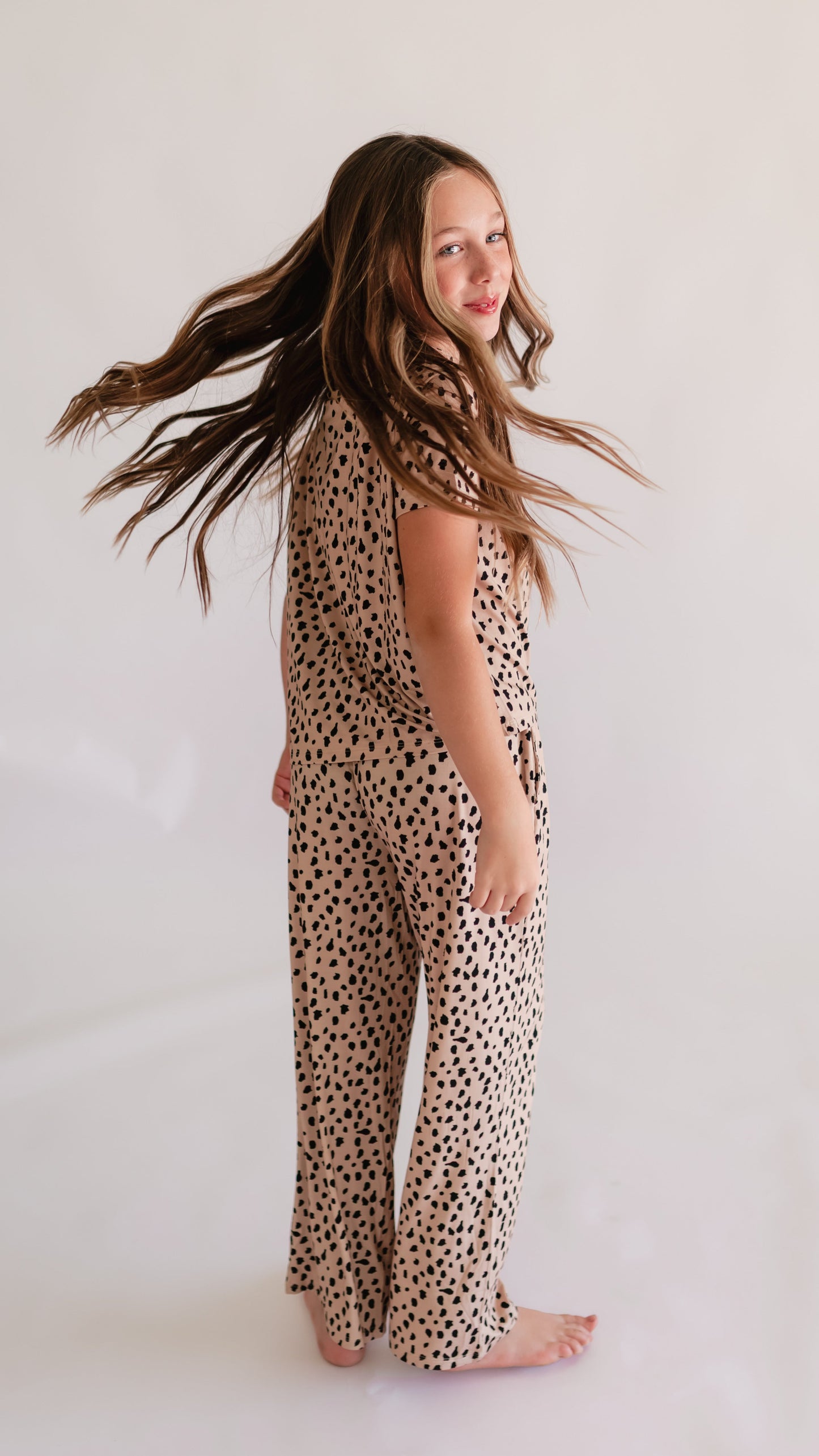 Girl's T-Shirt and Pants Set in Brown Cheetah