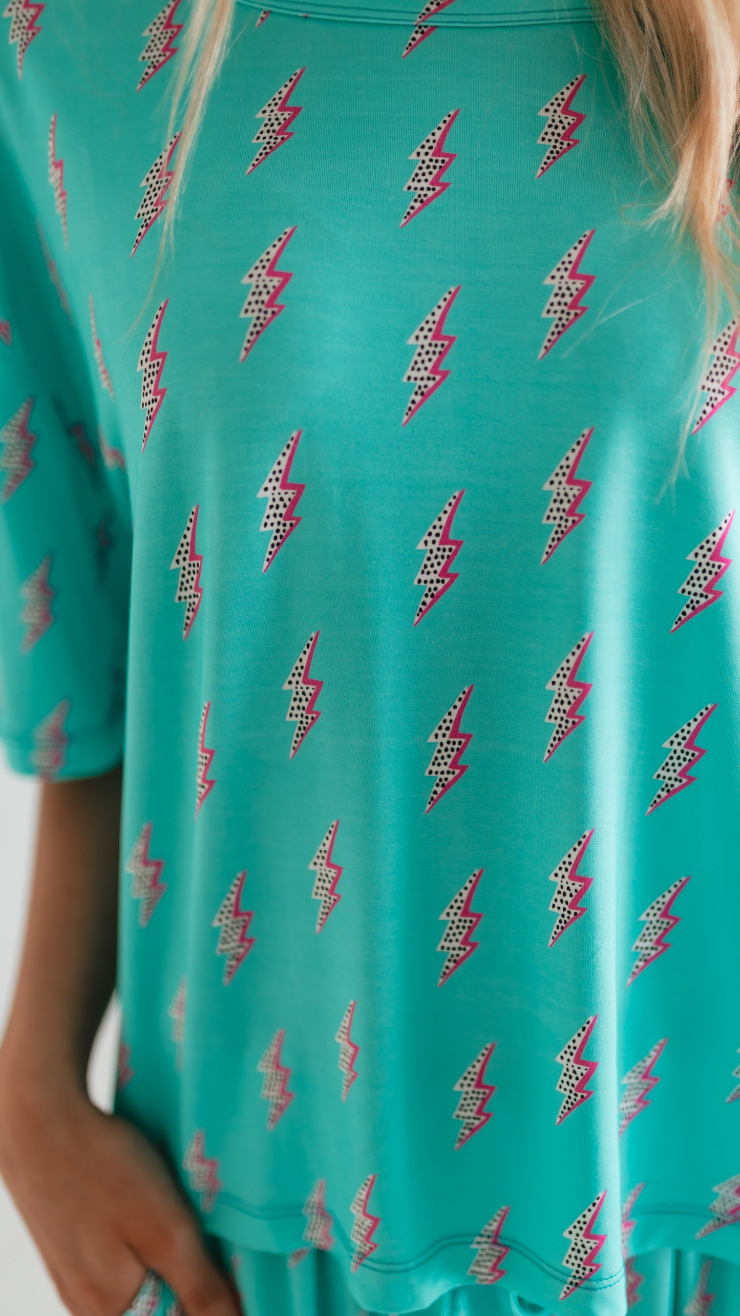 Women's T-Shirt and Pants Set in Neon Bolts