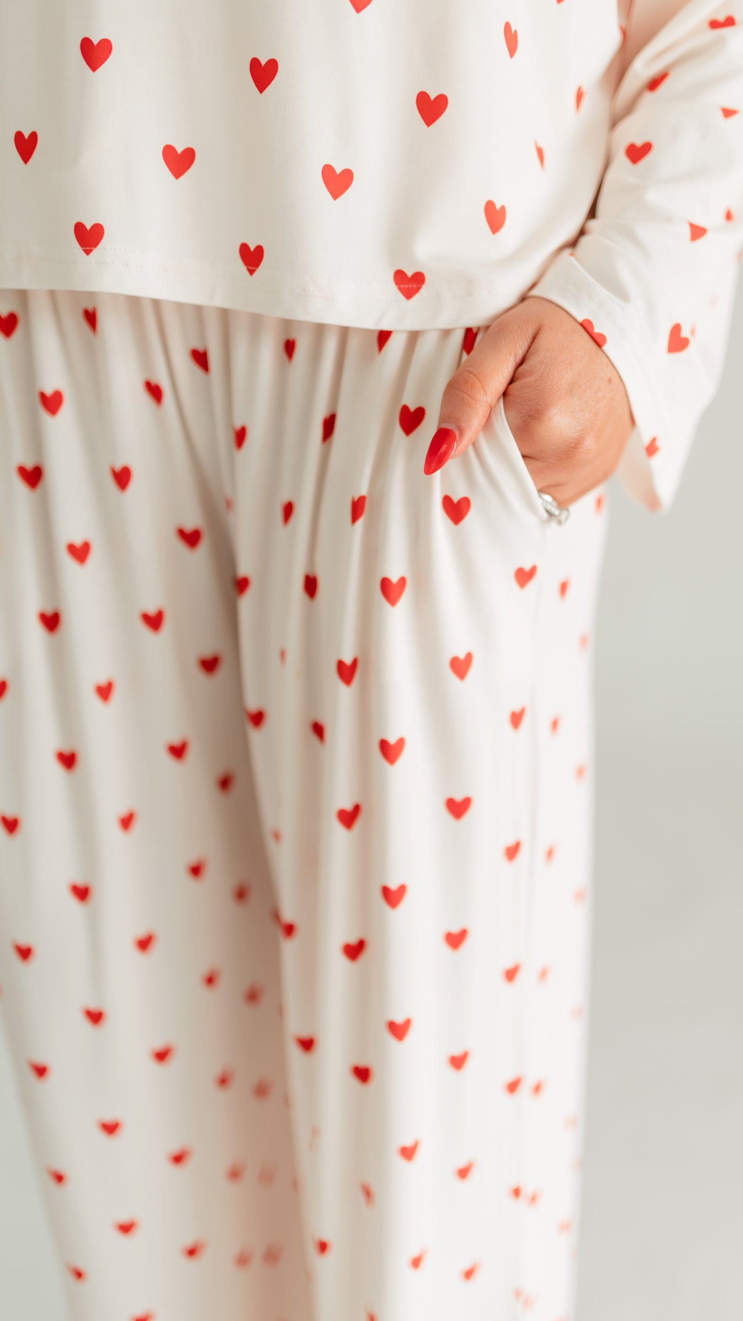 Women's Long Sleeve and Pants Set In Cream Valentine Hearts