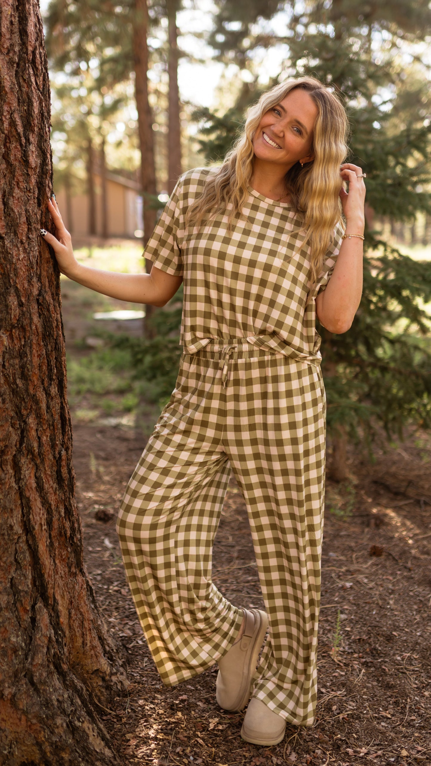 Women's T-Shirt and Pants Set in Green Gingham