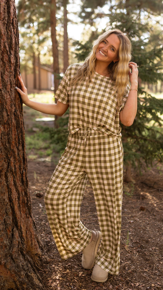 Women's T-Shirt and Pants Set in Green Gingham